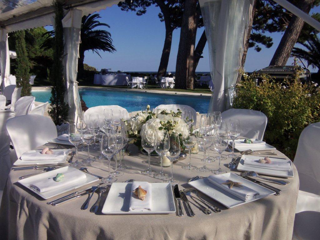 Location de mobilier, Art  de la table, matériel Traiteur à Marseille : LECOURTIER LOCATION