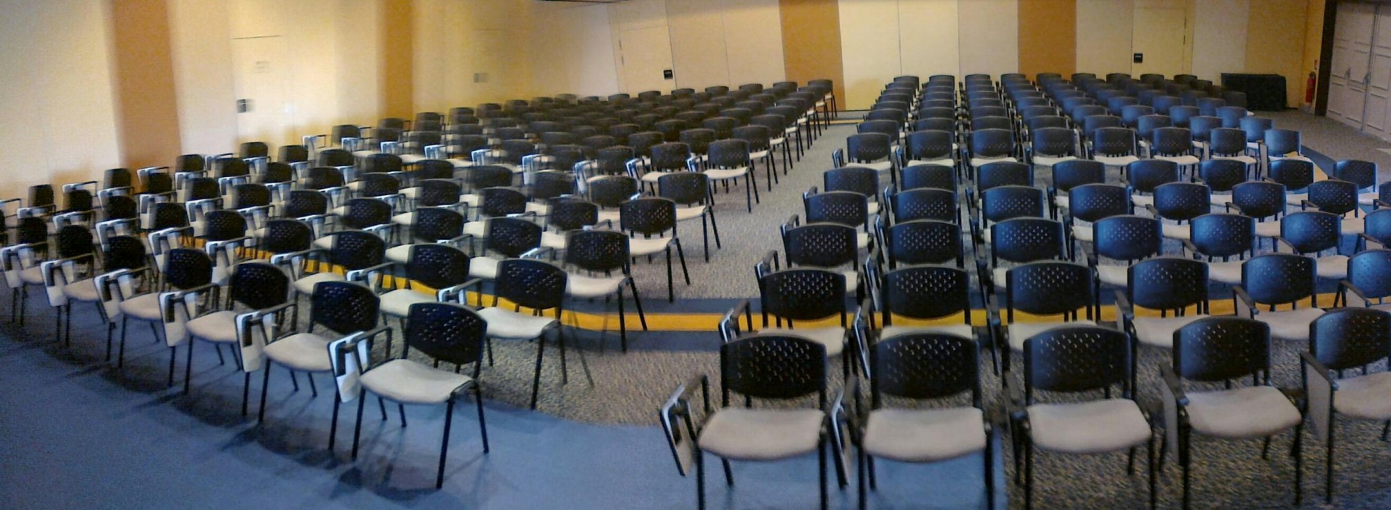 chaise conférence avec crochet de liaison en location