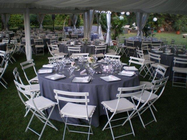 Location chaise square avec coussin crème