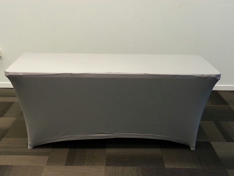 Location de Table 1.82 x 0.76 en résine