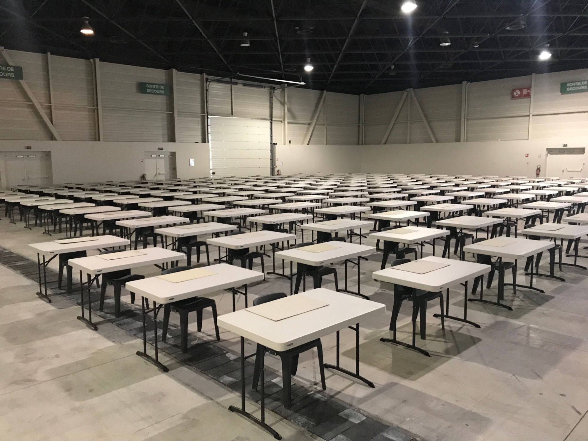 Location Table 1,22m x 0,76m