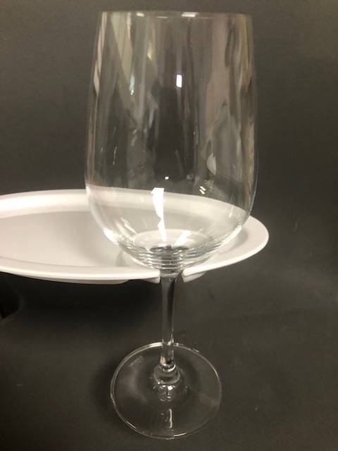 verre à eau cristal avec assiette à cocktail