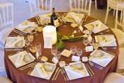 Quelques exemples de tables dressées avec notre vaisselle de table en location